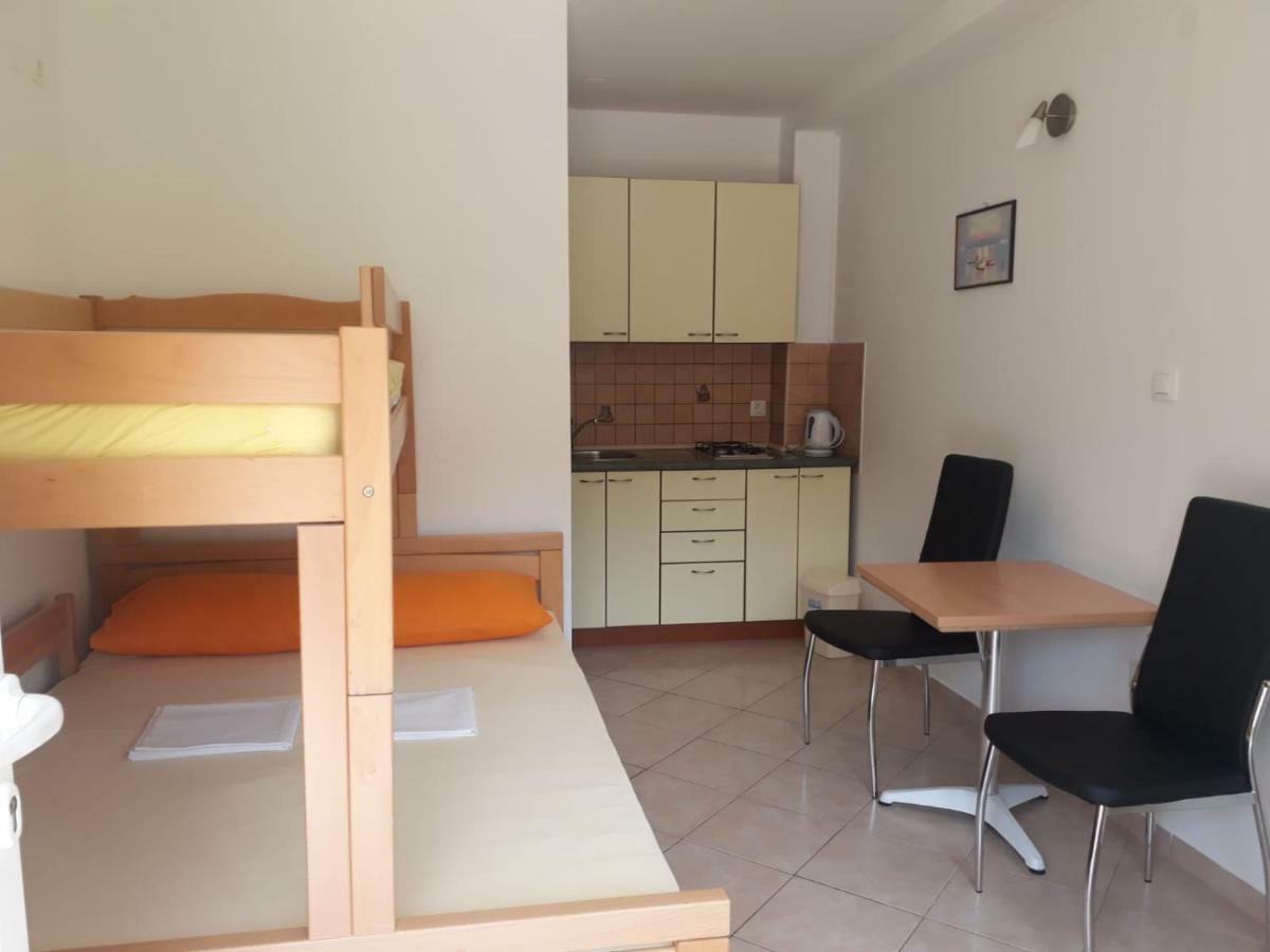 Apartmani Ruza Novalja Eksteriør billede